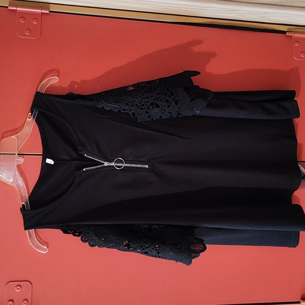 Cold Shoulder Top NWOT